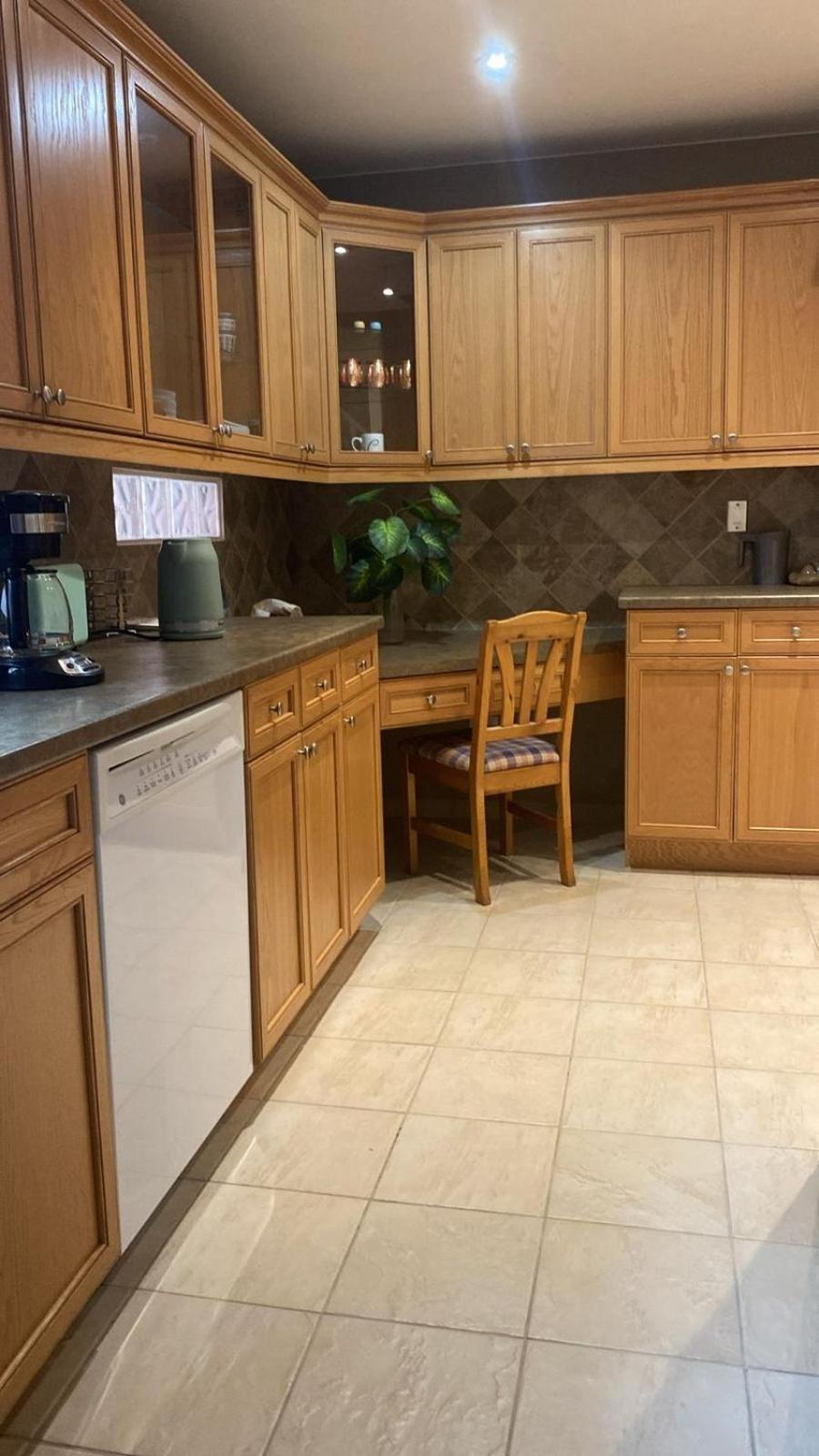 Square One Suite- Attached Bathroom, Walking Transit & Plaza Homestay