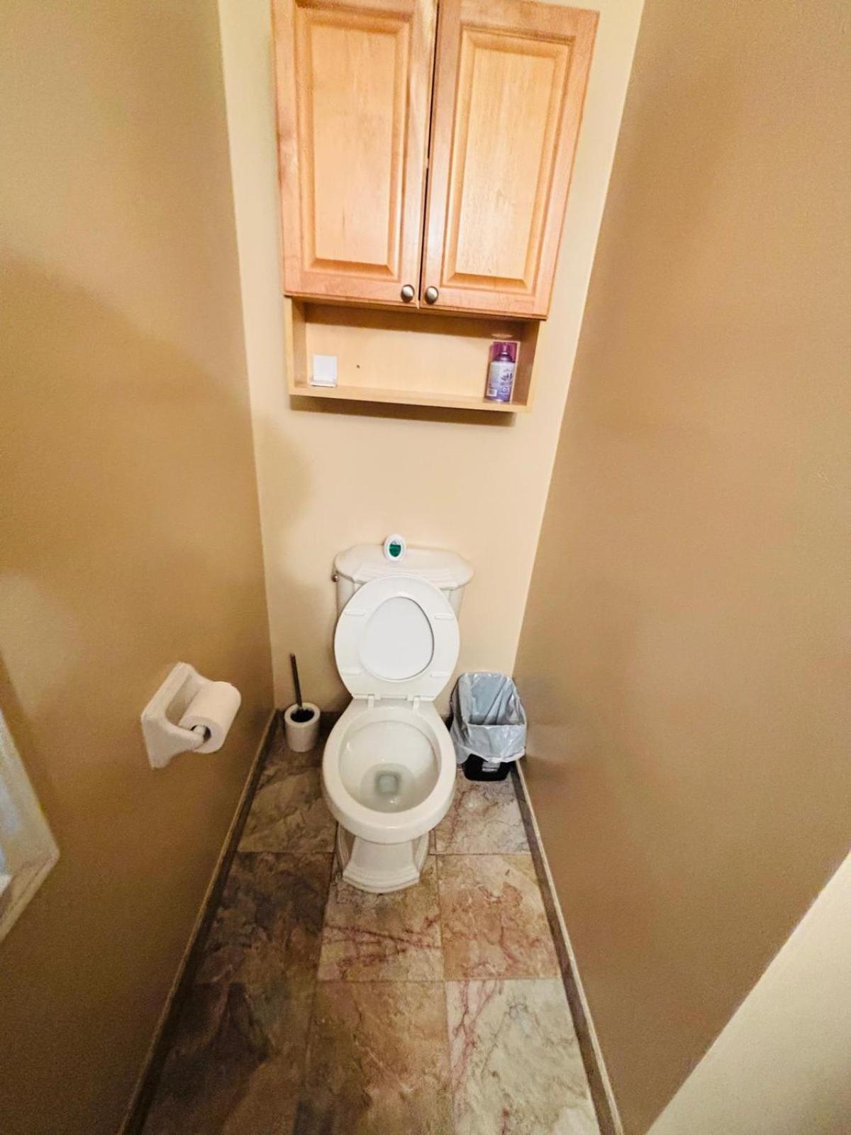 Square One Suite- Attached Bathroom, Walking Transit & Plaza Homestay *