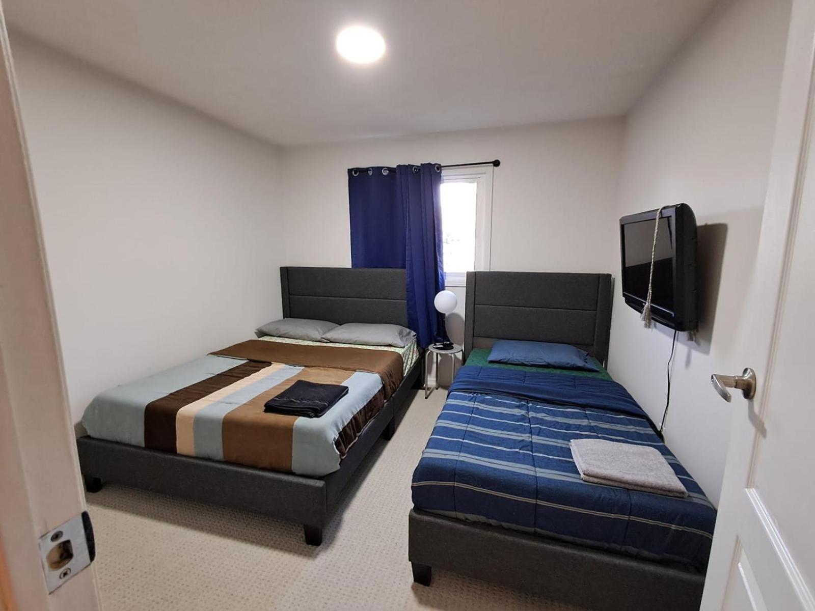 Homestay Square One Suite- Attached Bathroom, Walking Transit & Plaza