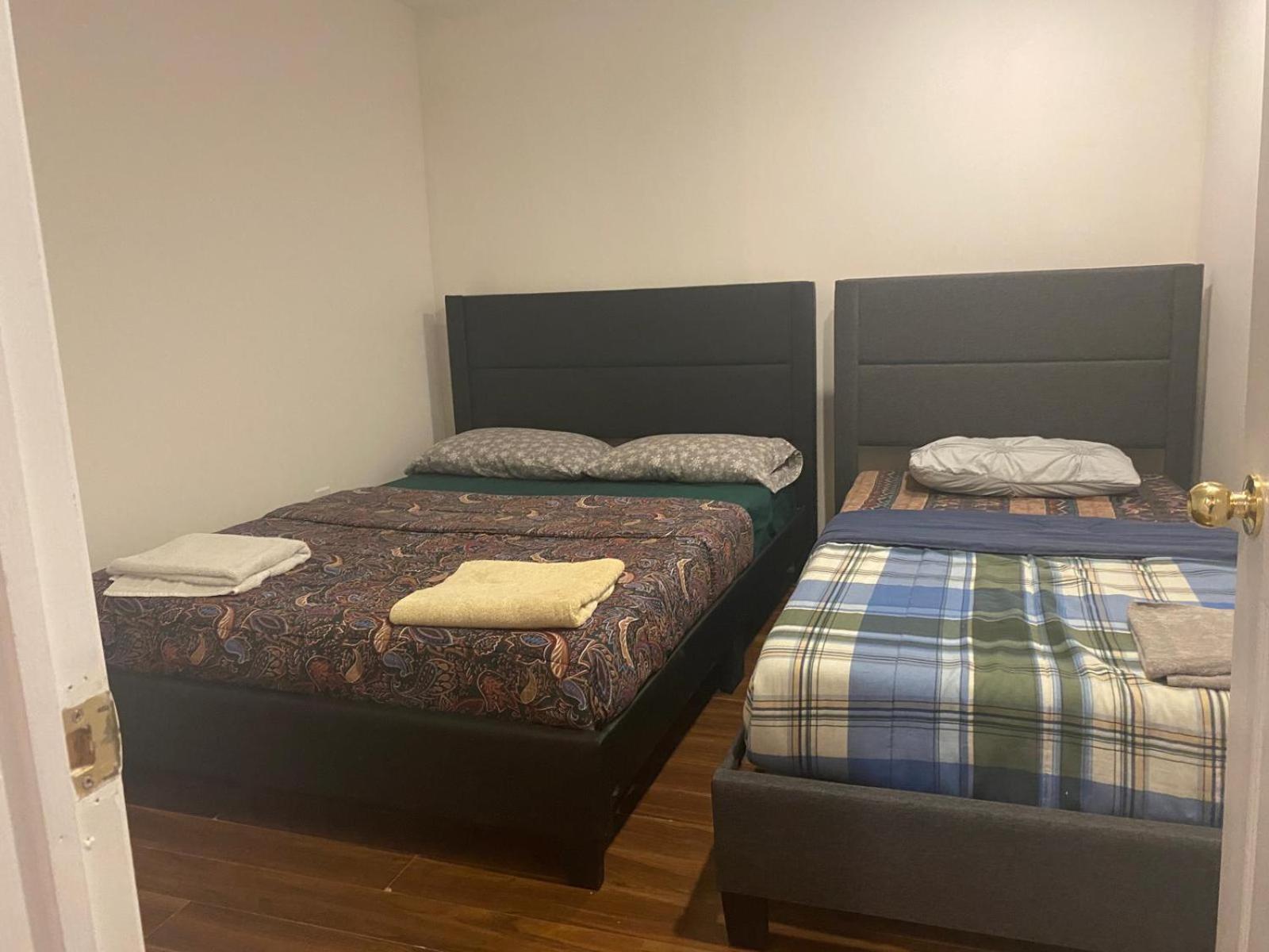 Square One Suite- Attached Bathroom, Walking Transit & Plaza Mississauga